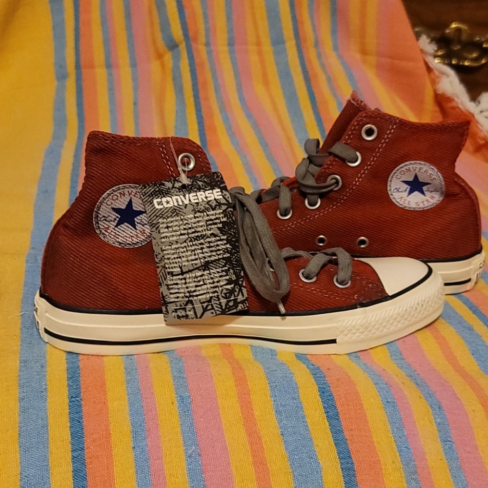 Converse sz 6 weathered style BNWT tennis shoes